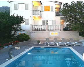 Villa 4US with pool